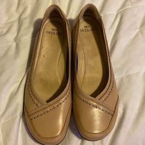 Earth origins leather flats, size 8 1/2